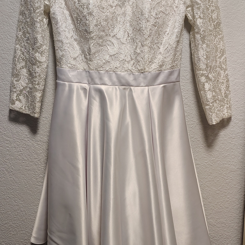Elegant Cream Lace Wedding Dress